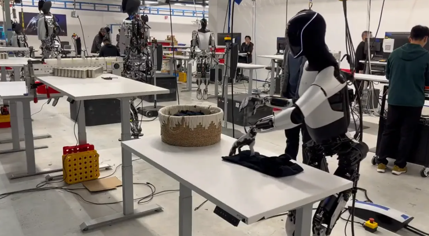 The AI Brain: FSD and the AI5 Chip Integration